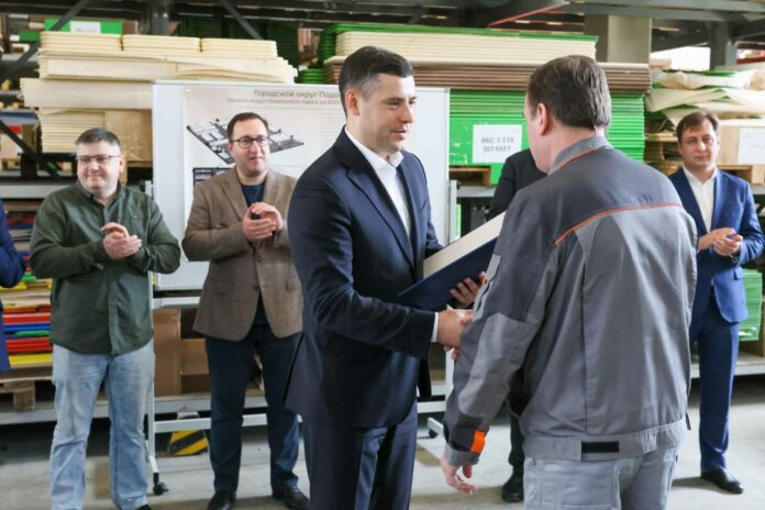 Лучших работников предприятия «ДиКом» наградили в Подольске