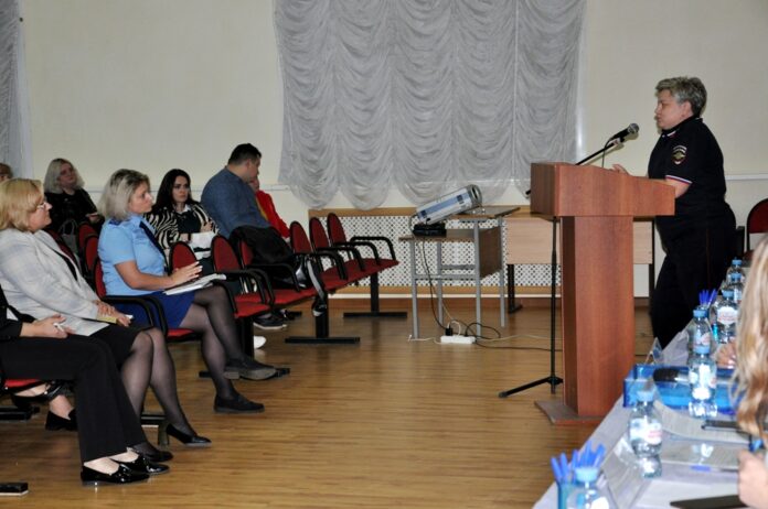 В Подольске полицейские приняли участие в круглом столе