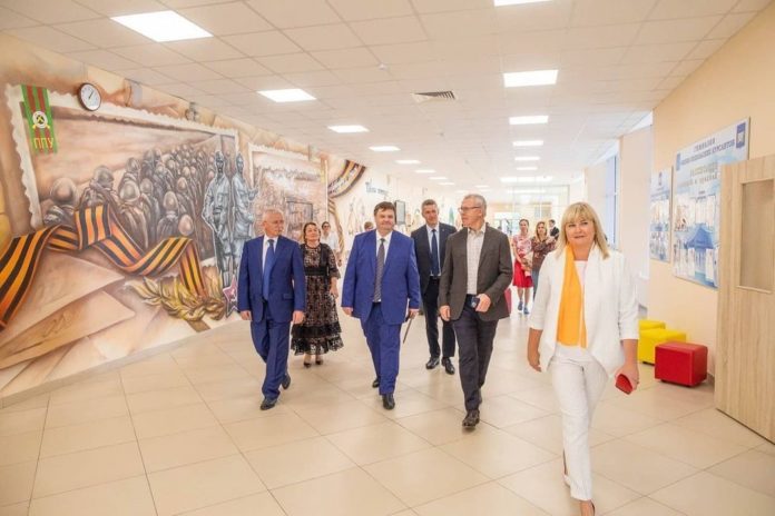 Вячеслав Фетисов принял участие в педагогической конференции в Подольске