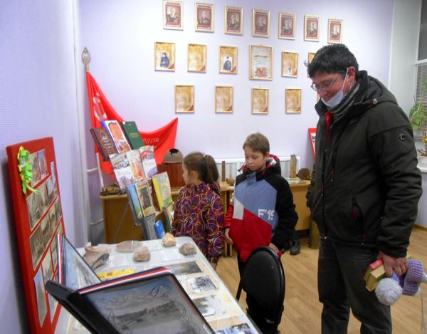 С краеведческими выставками ознакомили читателей библиотеки № 2