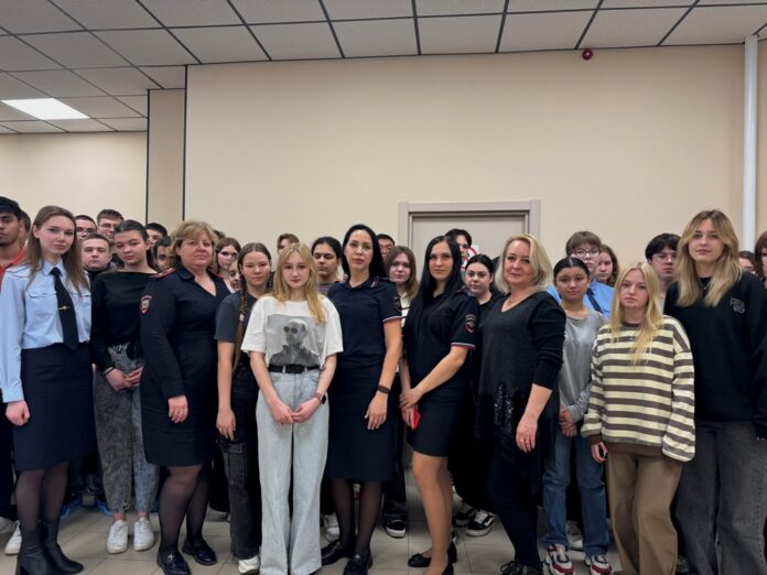 В Подольске полицейские провели профилактическую акцию «Чистое поколение-2024» для студентов колледжа