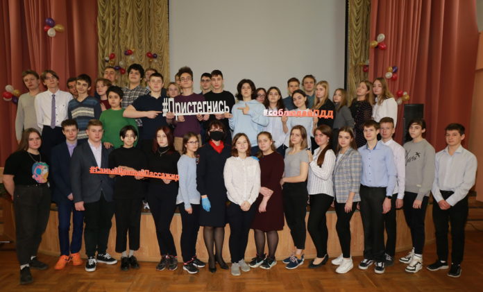 Автоинспекторы провели семинар среди подростков по правилам безопасного нахождения в дорожно-транспортной среде в школе...