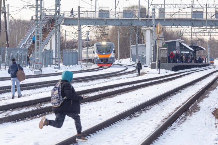 Требования безопасности при переходе железнодорожных путей