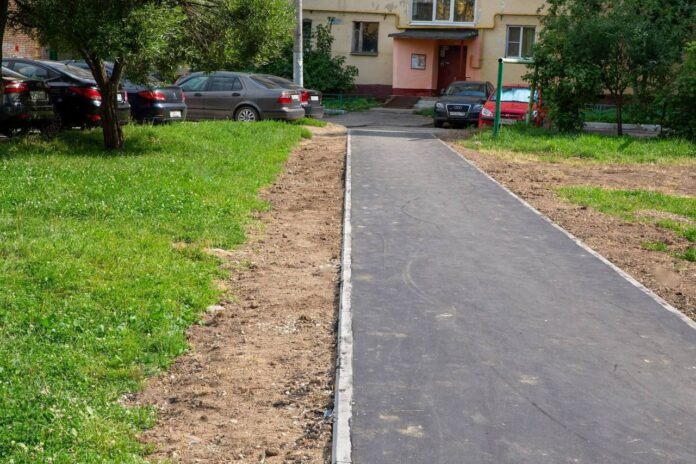 В Подольске вместо народных троп создали 20 тротуаров