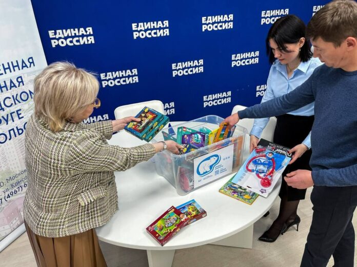 Партийцы приняли участие в акции «Коробка храбрости»