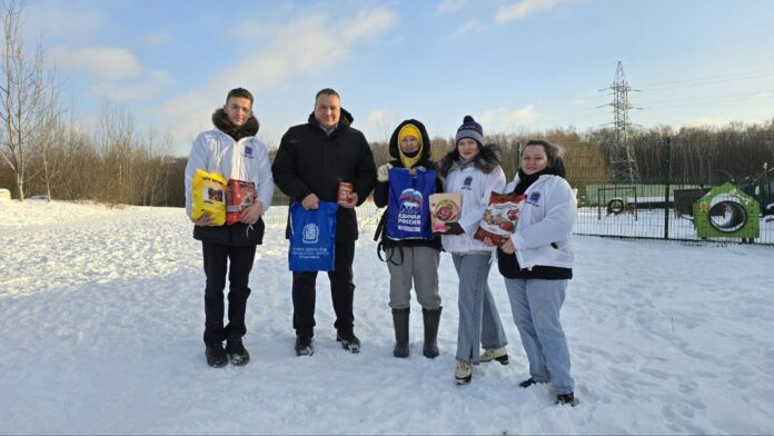 Однопартийцы передали сухие корма и консервы приюту животных