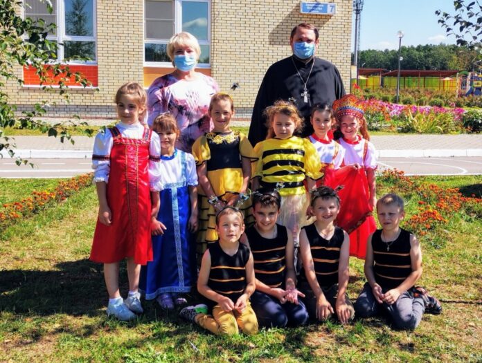 Настоятель Никольского храма посетил детский сад №45 «Колосок»