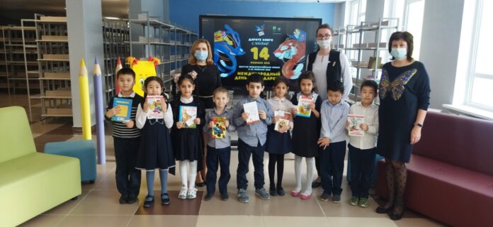 Сотрудники Детской библиотеки №6 подарили книги превоклассникам средней школы № 34 в мкр. Кузнечики