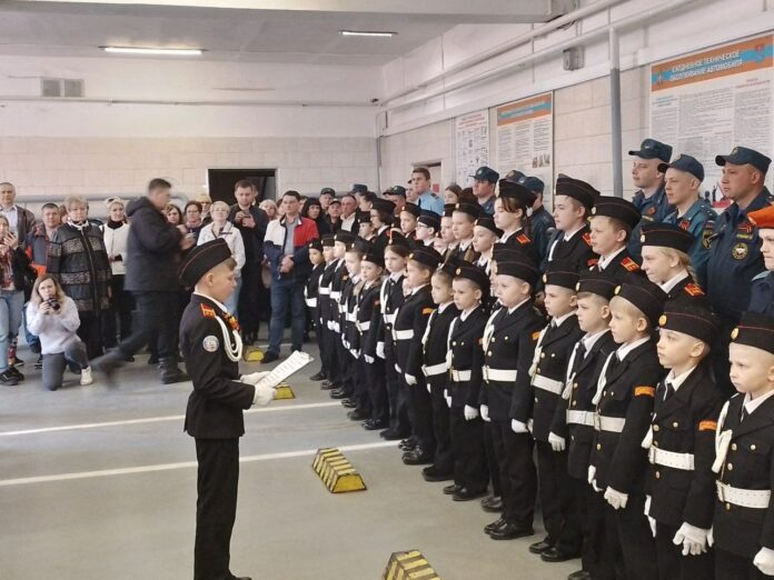 Награждение работников Пожарной охраны России и посвящение в кадеты