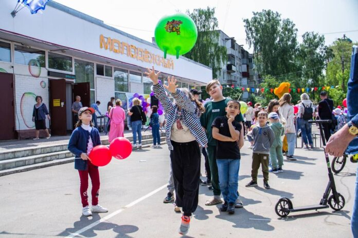 Более 500 человек пришли на празднование Дня защиты детей в мкр. Силикатная Г.о. Подольск