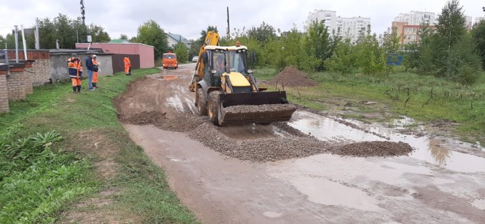 Стартовали работы по укладке дорожного покрытия по Армейскому проезду в микрорайоне Кузнечики