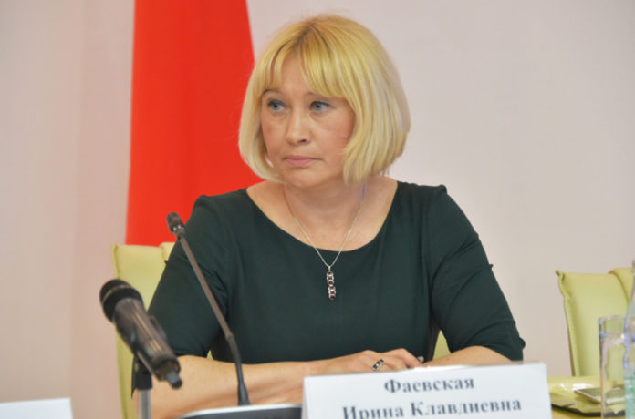 Министр социального развития Ирина Фаевская разъяснит в прямом эфире новые правила предоставления выплат для...