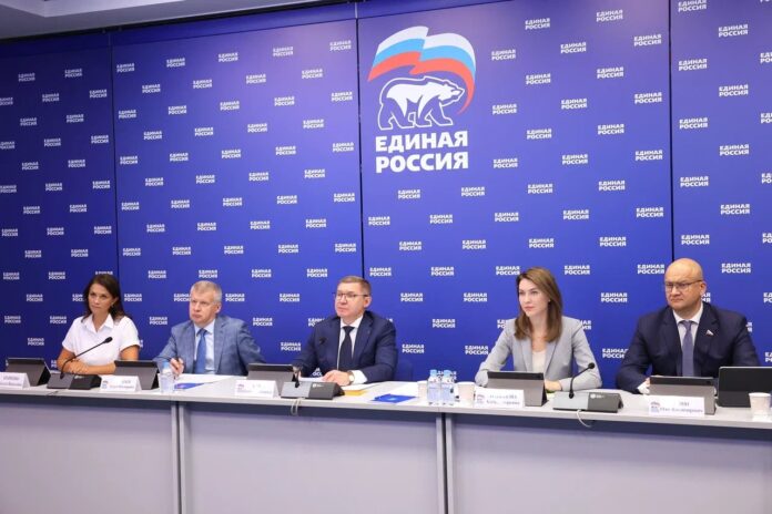 Помощь в сборах к 1 сентября и приёмка школ: «Единая Россия» и Минпросвещения обсудили...