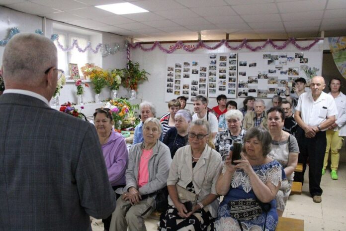 Партийцы встретились с членами Всероссийского общества инвалидов