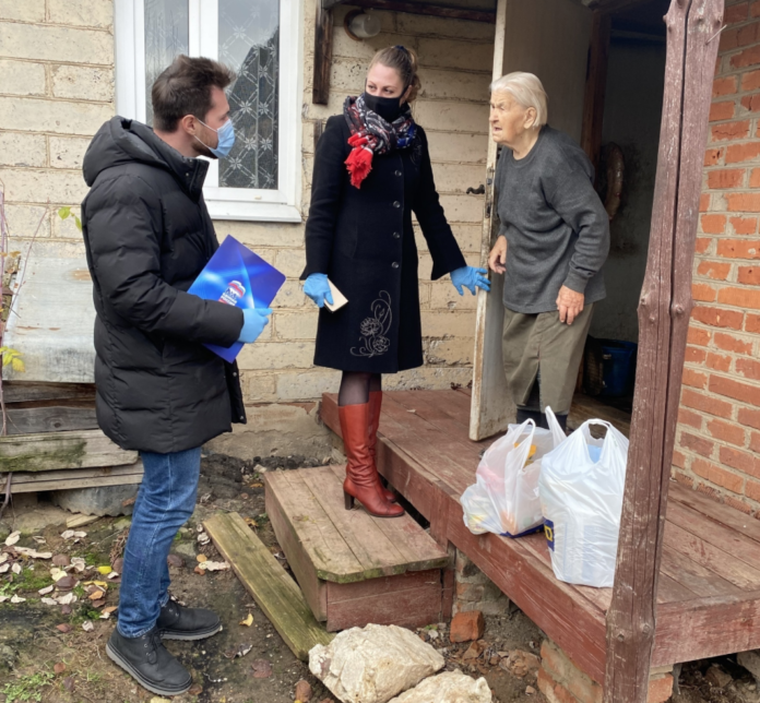 Депутаты продолжают работу в волонтерском штабе «Единой России»