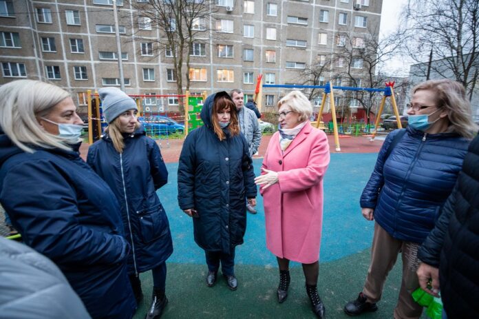 Состоялось обсуждение проблемных вопросов представителей администрации и депутатского корпуса с жителями микрорайона Парковый