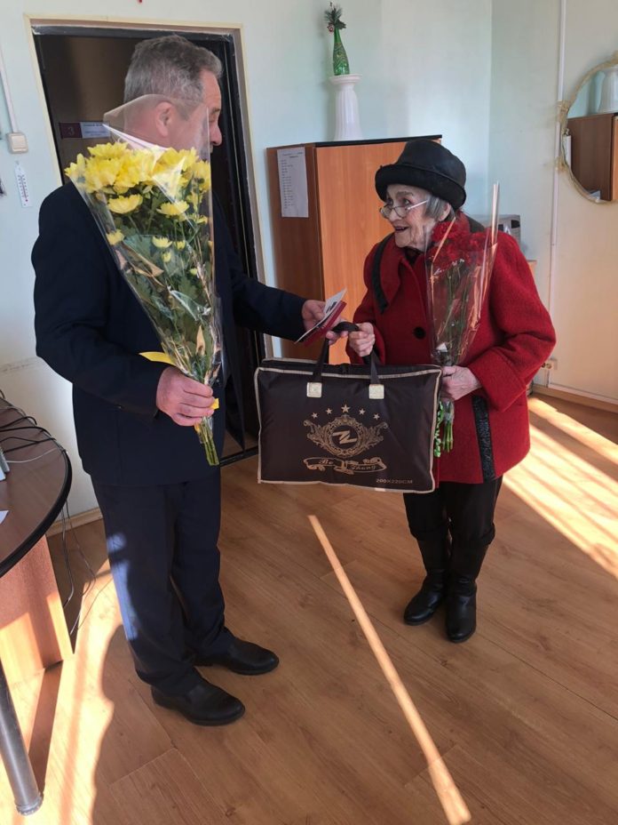 Юбилейную медаль вручили ветерану Великой Отечественной войны