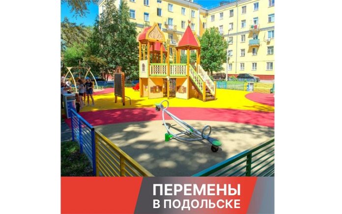 Продолжаются работы по установке новых детских игровых площадок в рамках Губернаторской программы в Городском...