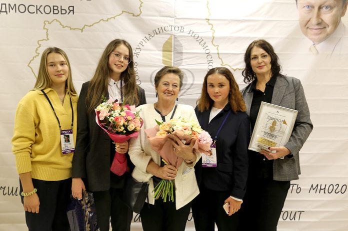 Региональную общественную премию в области СМИ имени В.А Мельникова Подольчанка получила Ольга Пивоварова