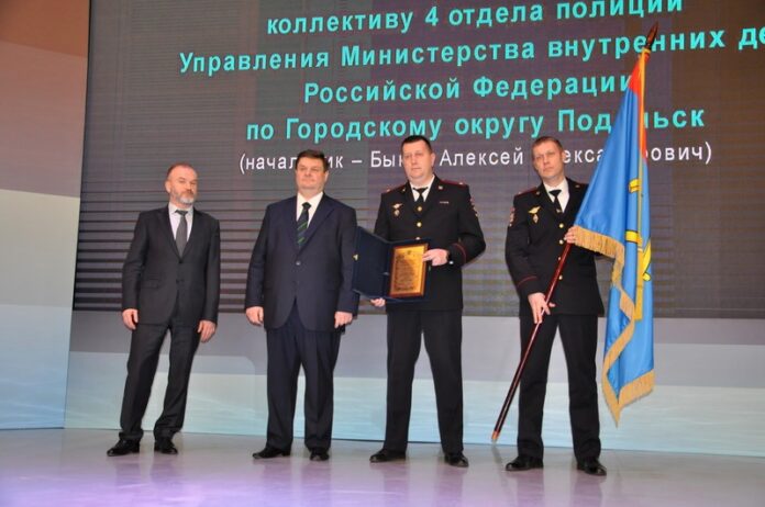 Коллектив 4-го отдела полиции за достигнутые успехи в службе награжден переходящим знаменем