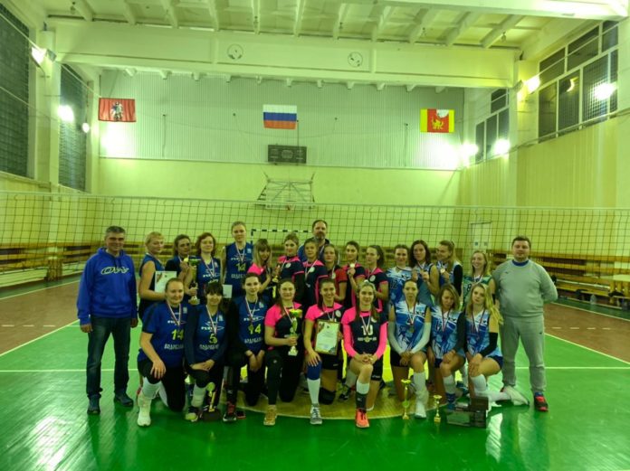 Женская команда СШОР «Пахра» стала лучшей на Новогоднем кубке по волейболу