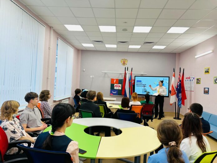 В подольской школе №34 с учениками 11 «м» класса провели урок финансовой грамотности