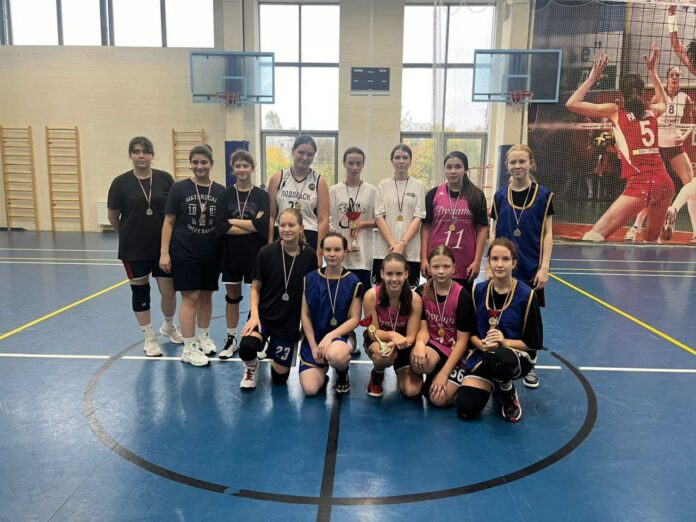 После масштабной модернизации стадион «Весна» в Подольске открыл свои двери для спортсменов и любителей...