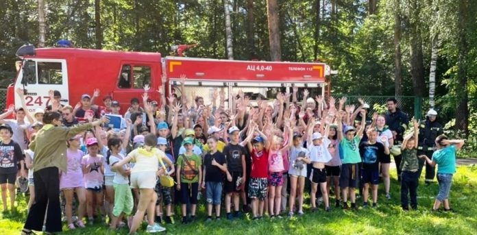 Огнеборцы Подольска провели учебную эвакуацию в лагере «Ромашка»