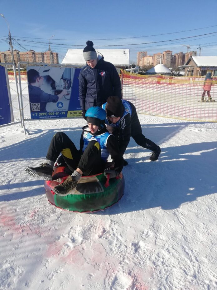 Студенты подольского колледжа приняли участие в соревнованиях по тюбингу