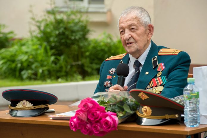 Книга «Комбат» ветерана войны Георгия Баранова издана ко Дню Великой Победы