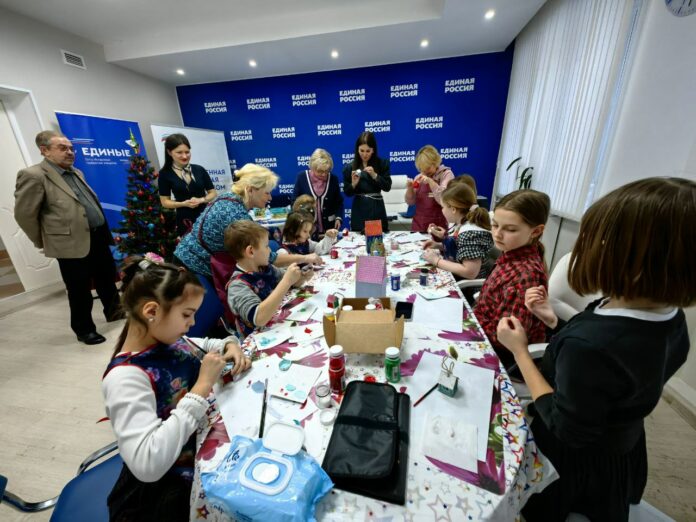 На базе местной общественной приемной Г.о. Подольск прошла «МастЕРская Деда Мороза»