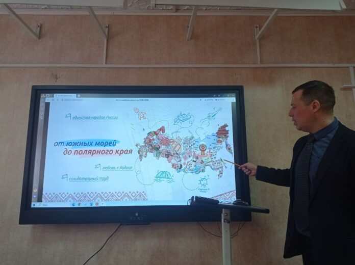 Депутат Совета депутатов принял участие в проведении урока