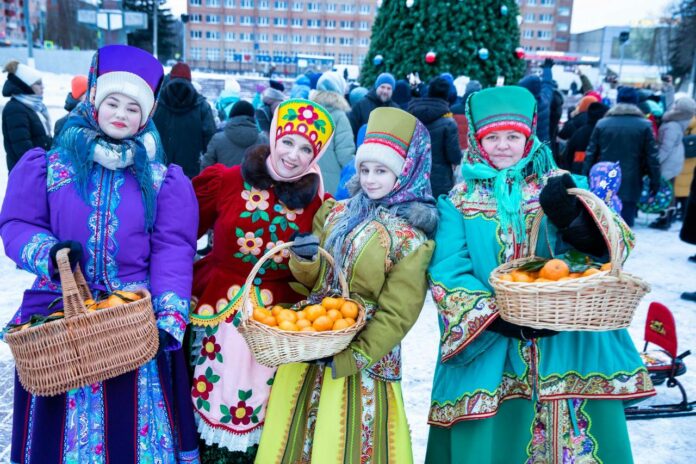 Сотрудники Дворца культуры «Октябрь» провели развлекательную программу для юных подольчан и их родителей