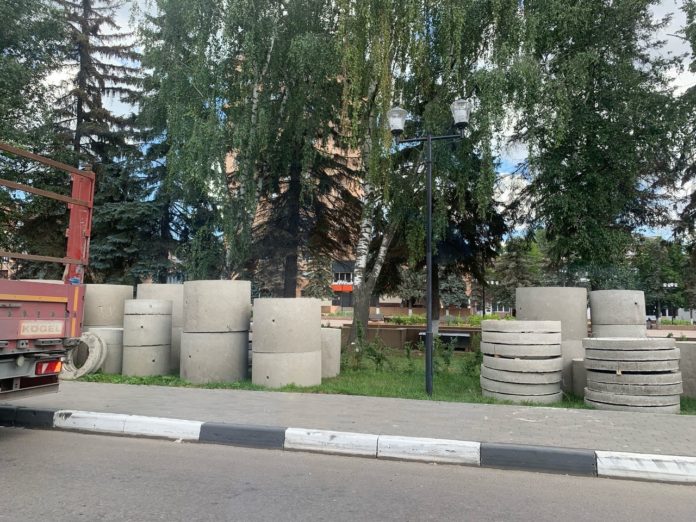 Ливневую канализацию сделают на проезжей части Театральной улицы в Климовске