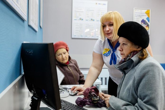Более девятисот участников «Активного долголетия» прошли обучение онлайн сервису «Умная платежка»