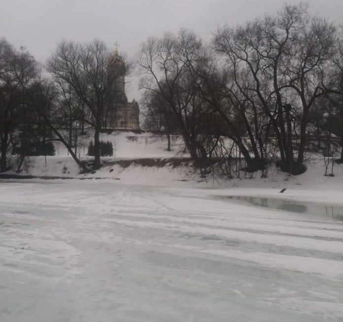 О толщине льда на Пахре 15 марта