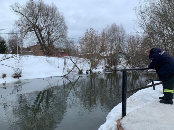 Толщина льда на реке Пахра – минимальна
