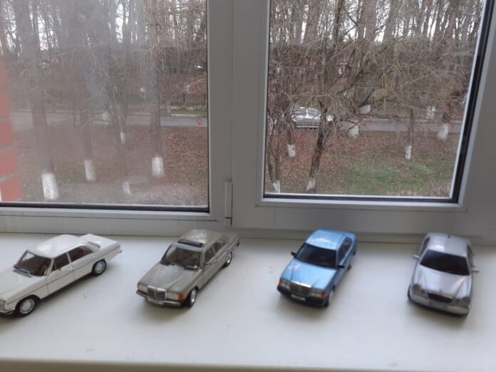 Выставка частной коллекции моделей Merсedes-Benz проходит в библиотеке № 25