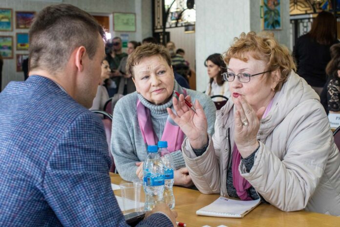 Жители микрорайона Львовский обсудили актуальные вопросы развития в рамках работы «выездной администрации»