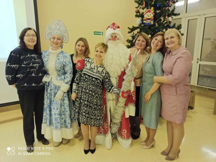 Поздравление с Новым годом учителей и их семей