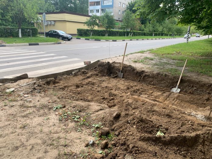 Два подхода к новому пешеходному переходу обустроят на Проспекте 50 Лет Октября