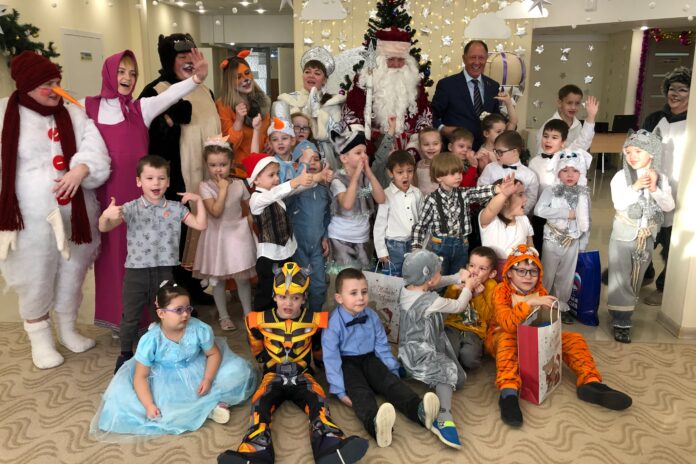 ВИКТОР АБРАМОВ ПОЗДРАВИЛ С НОВЫМ ГОДОМ ДЕТЕЙ В ПОДОЛЬСКОМ ГОРОДСКОМ ЦЕНТРЕ СОЦИАЛЬНОЙ ПОМОЩИ СЕМЬЕ...