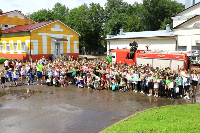 В летних оздоровительных лагерях Подмосковья Госавтоинспекция и иные ведомства проводят Единые дни безопасности