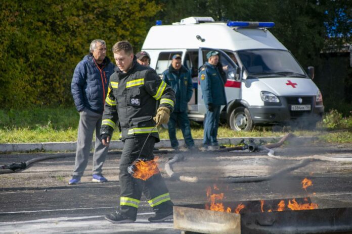 На соревнованиях по пожарно-спасательному спорту на Кубок губернатора второе место заняла команда из Подольска