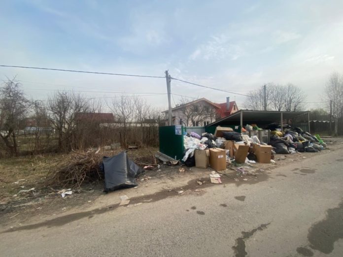 Филиалу «МСК-НТ» по городу Чехов поручено в кратчайший срок решить проблему с вывозом ТКО...