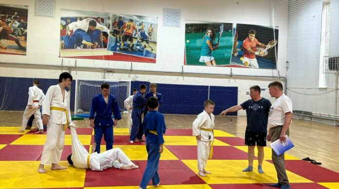 В Подольске организовали открытую тренировку по самбо