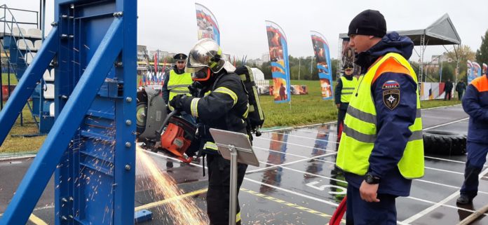 В конкурсе профессионального мастерства в подмосковном Подольске соревнуются лучшие пожарные России