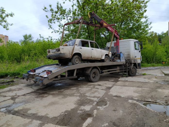 Мероприятия по вывозу транспортных средств с признаками бесхозяйственных проводится в микрорайоне Климовск