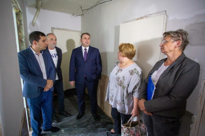 Глава Подольска проверил ход ремонта фельдшерско-акушерских пунктов в «Стрелковском»