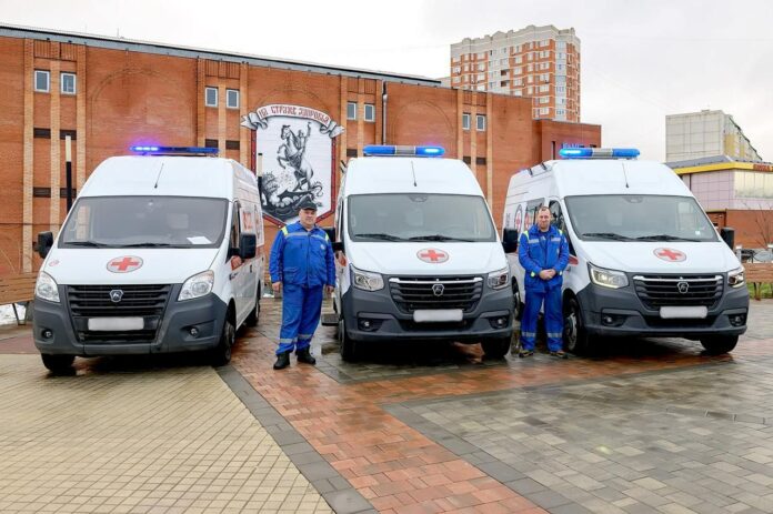 На подстанцию скорой помощи Подольска поступили три новых автомобиля
